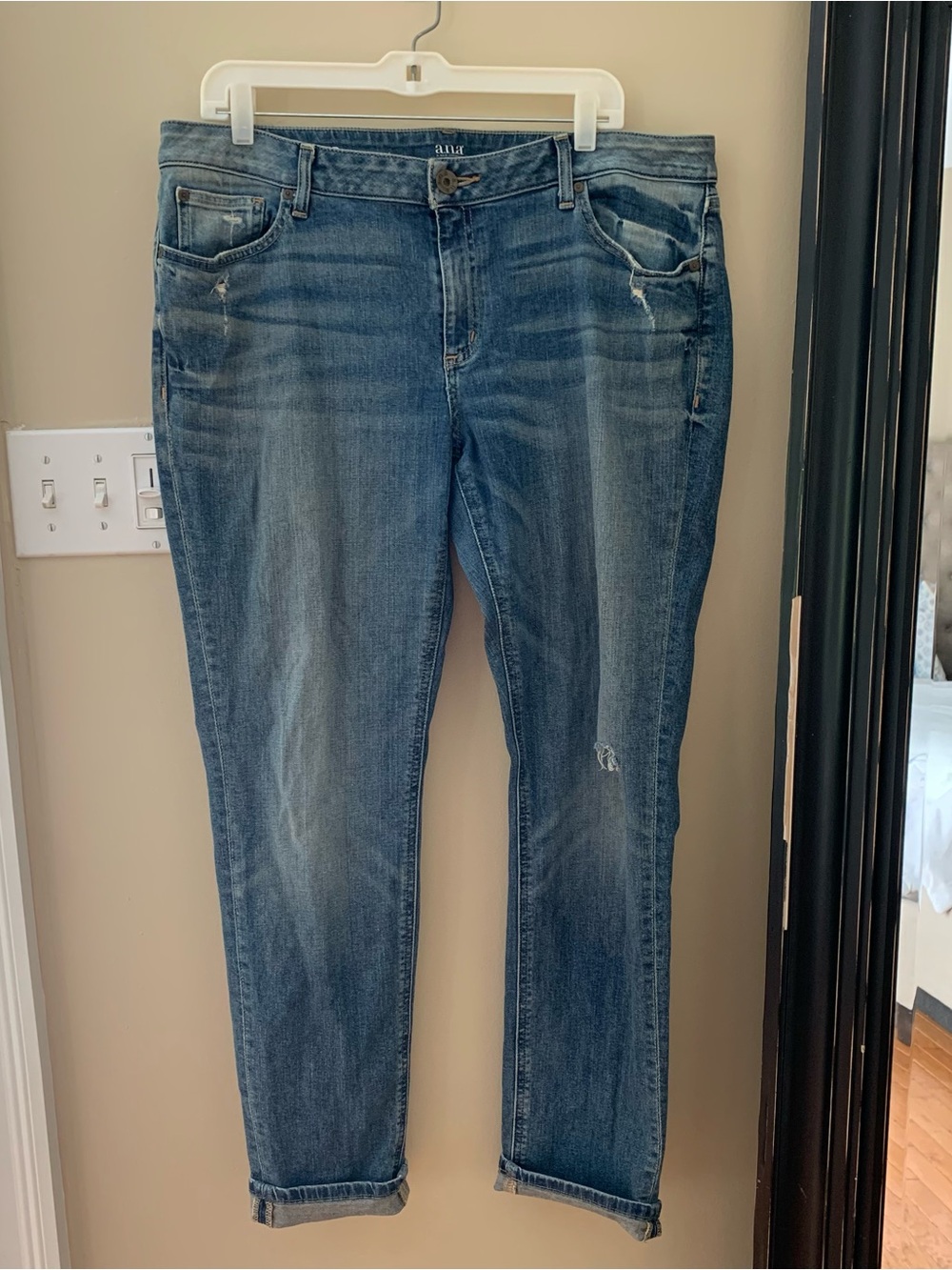 a.n.a boyfriend Distressed Jeans women’s size 33/16 blue denim